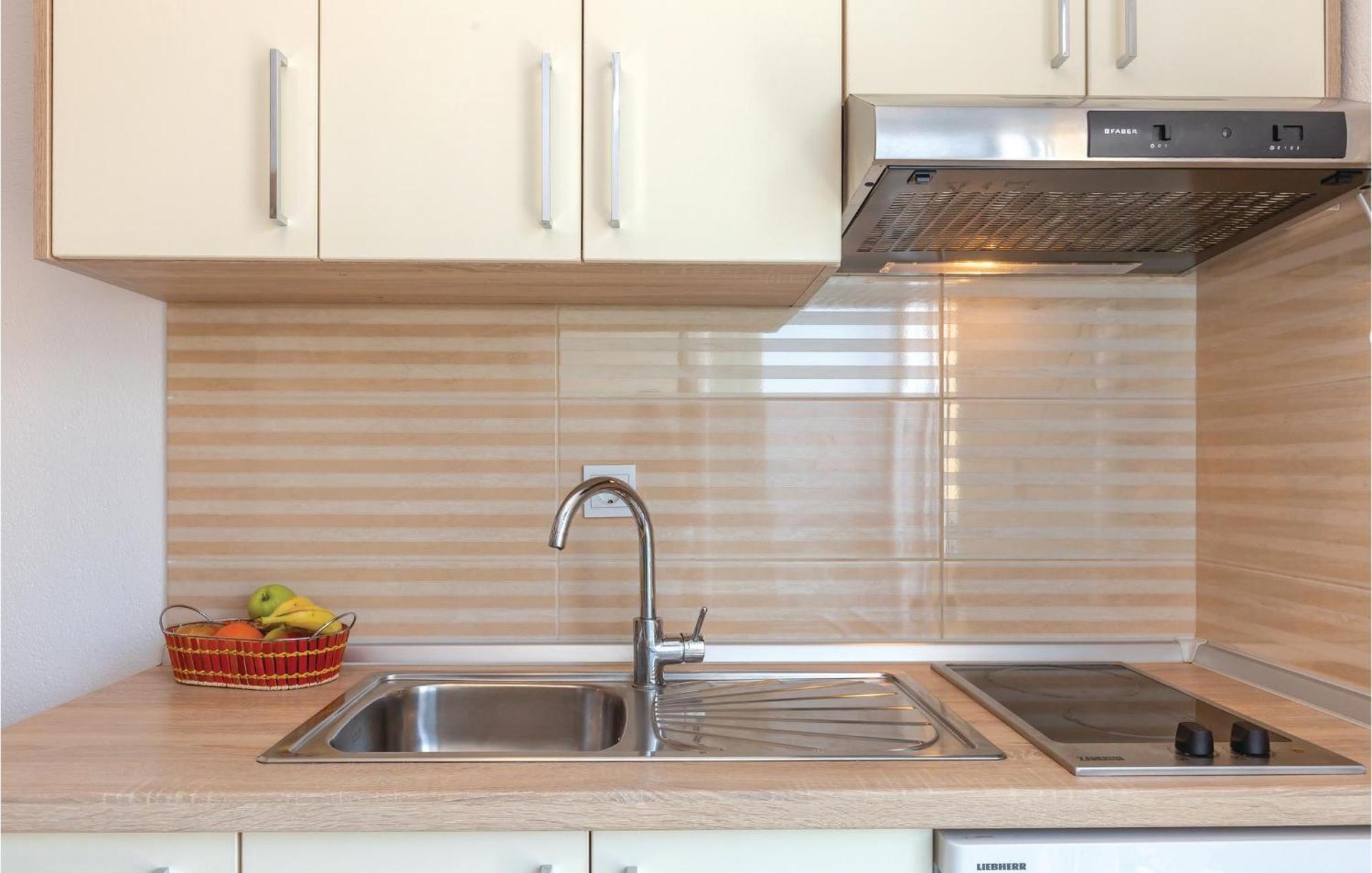 Nice Studio In Krvavica With Kitchen المظهر الخارجي الصورة